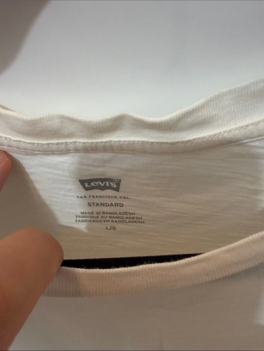 Levi's White Pocket Crew Neck Tee with Red Tab